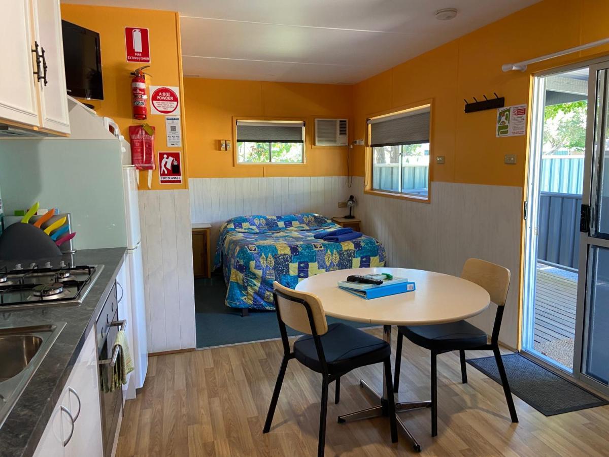 Beachcomber Caravan Park Малакута Екстериор снимка